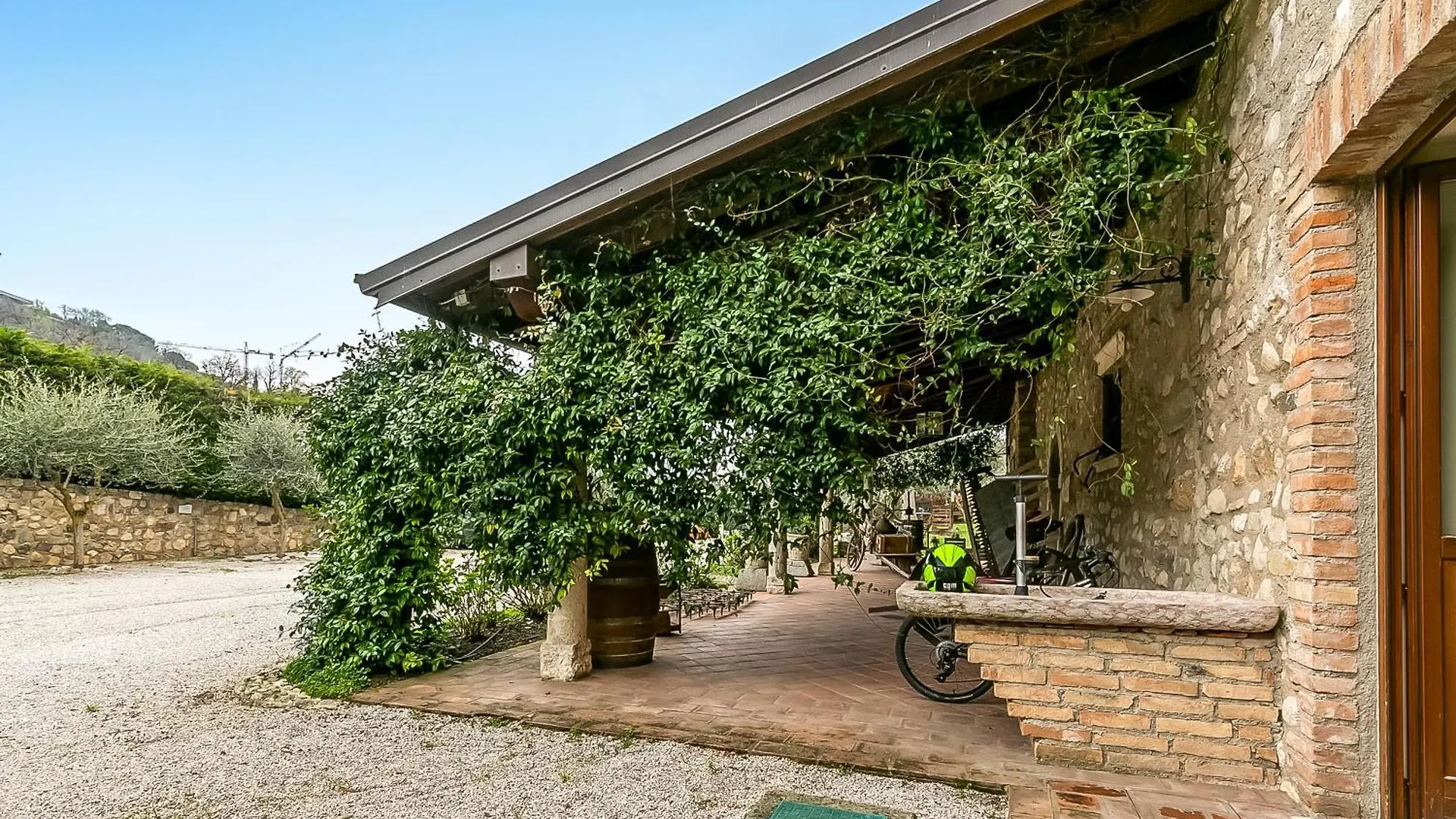 ファームステイ Cascina Crocelle With Lake View And Shared Pool パデンゲ・スル・ガルダ