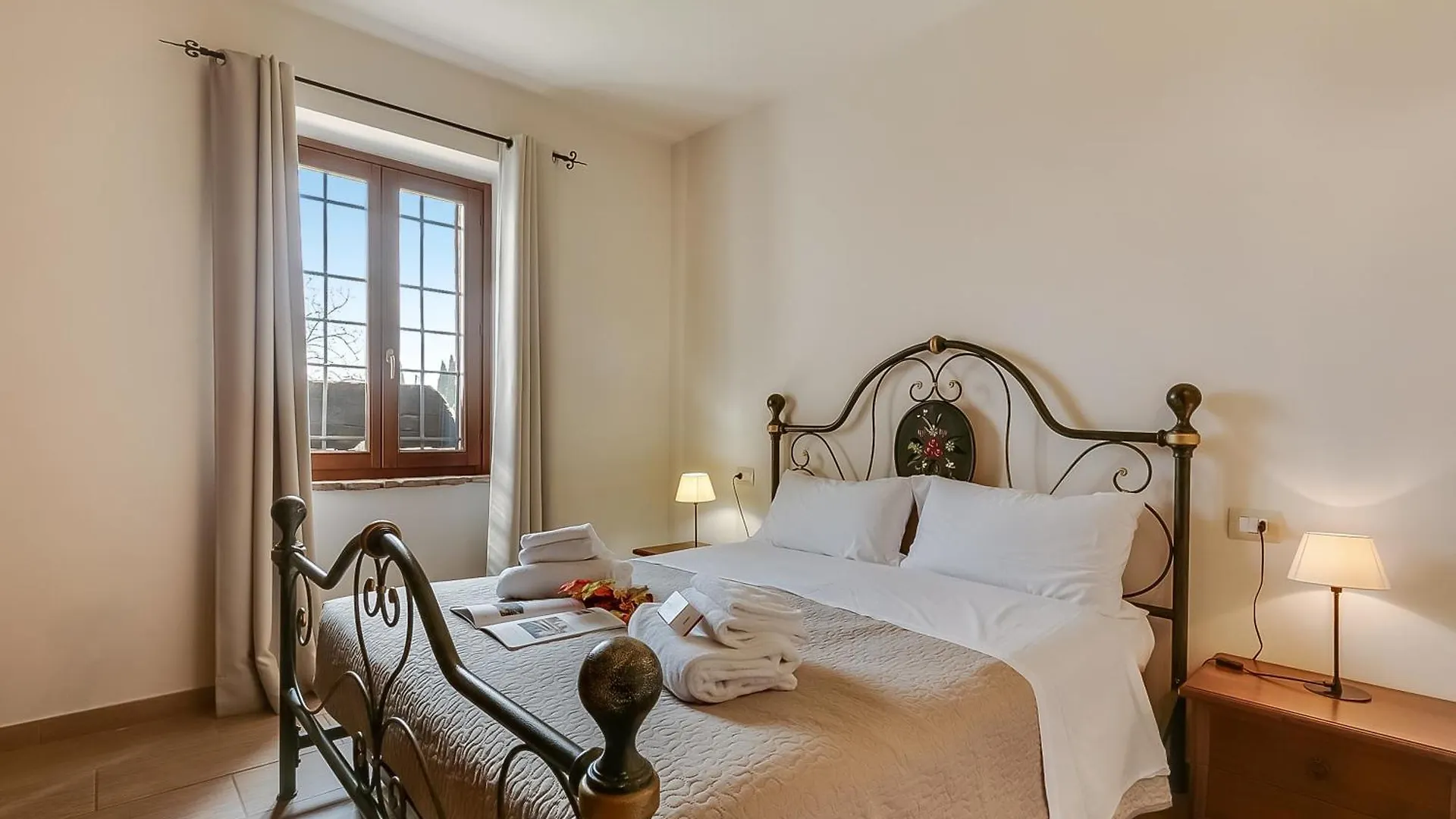 Cascina Crocelle With Lake View And Shared Pool Padenghe sul Garda Çiftlik konaklama
