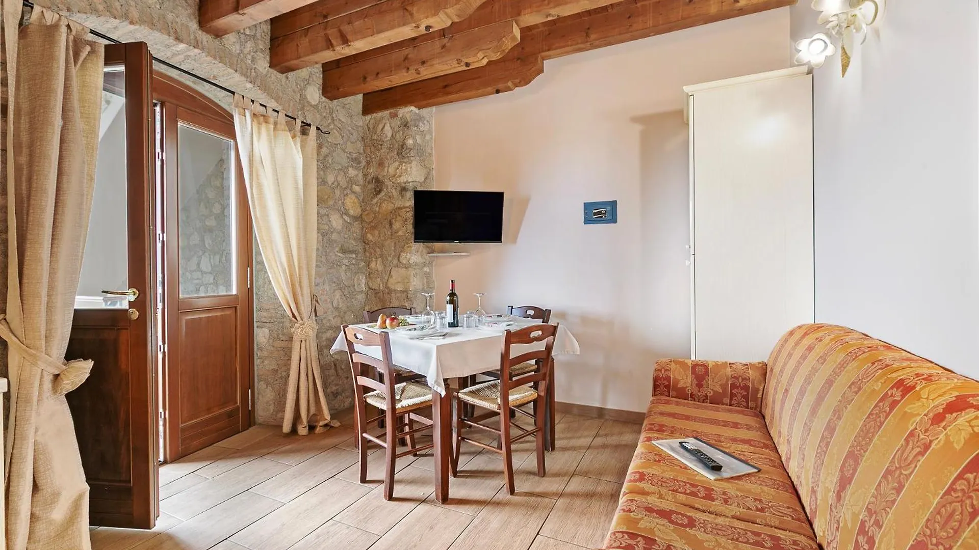 Cascina Crocelle With Lake View And Shared Pool Padenghe sul Garda Κατάλυμα σε φάρμα