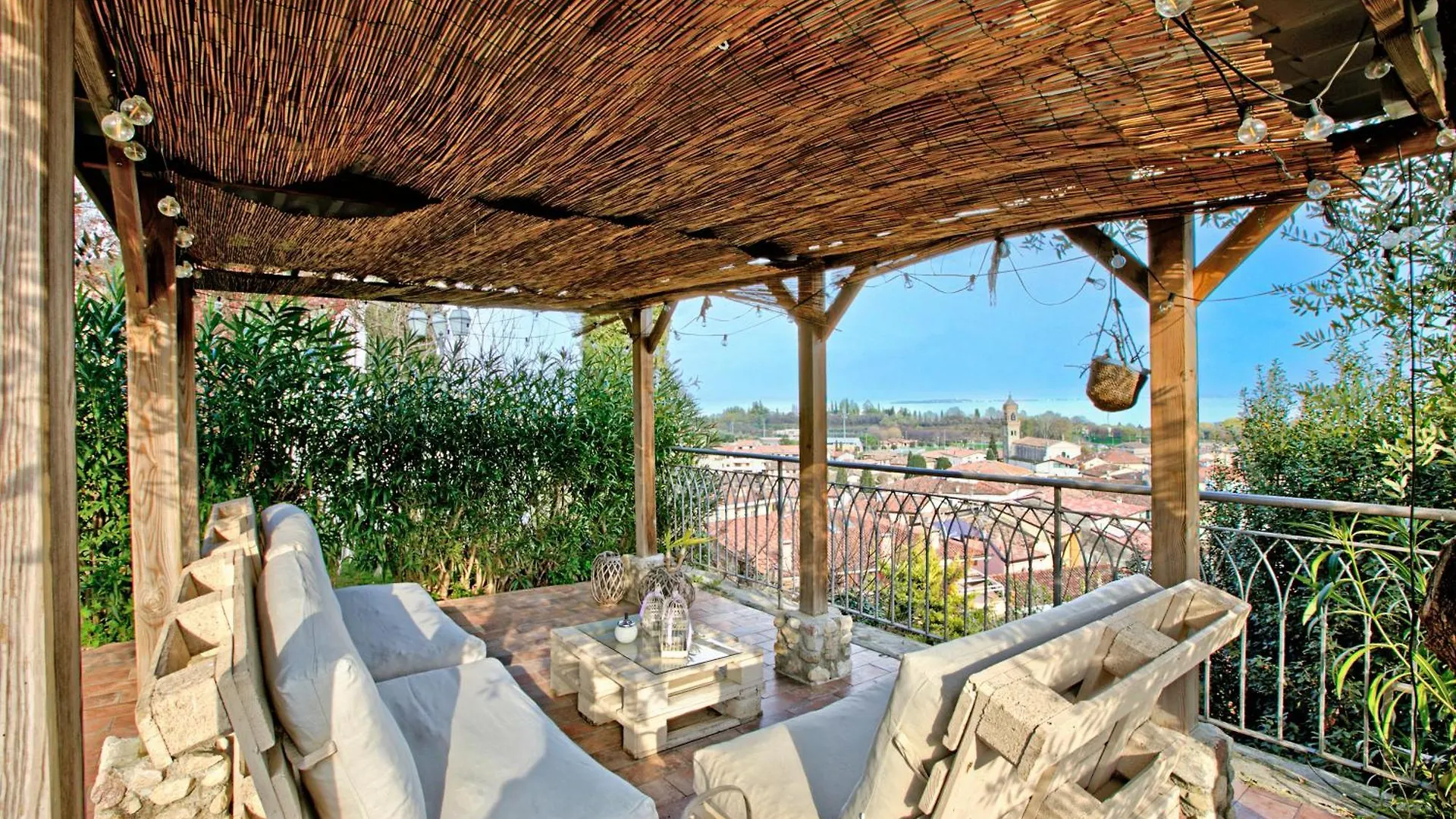 Cascina Crocelle With Lake View And Shared Pool Padenghe sul Garda Κατάλυμα σε φάρμα