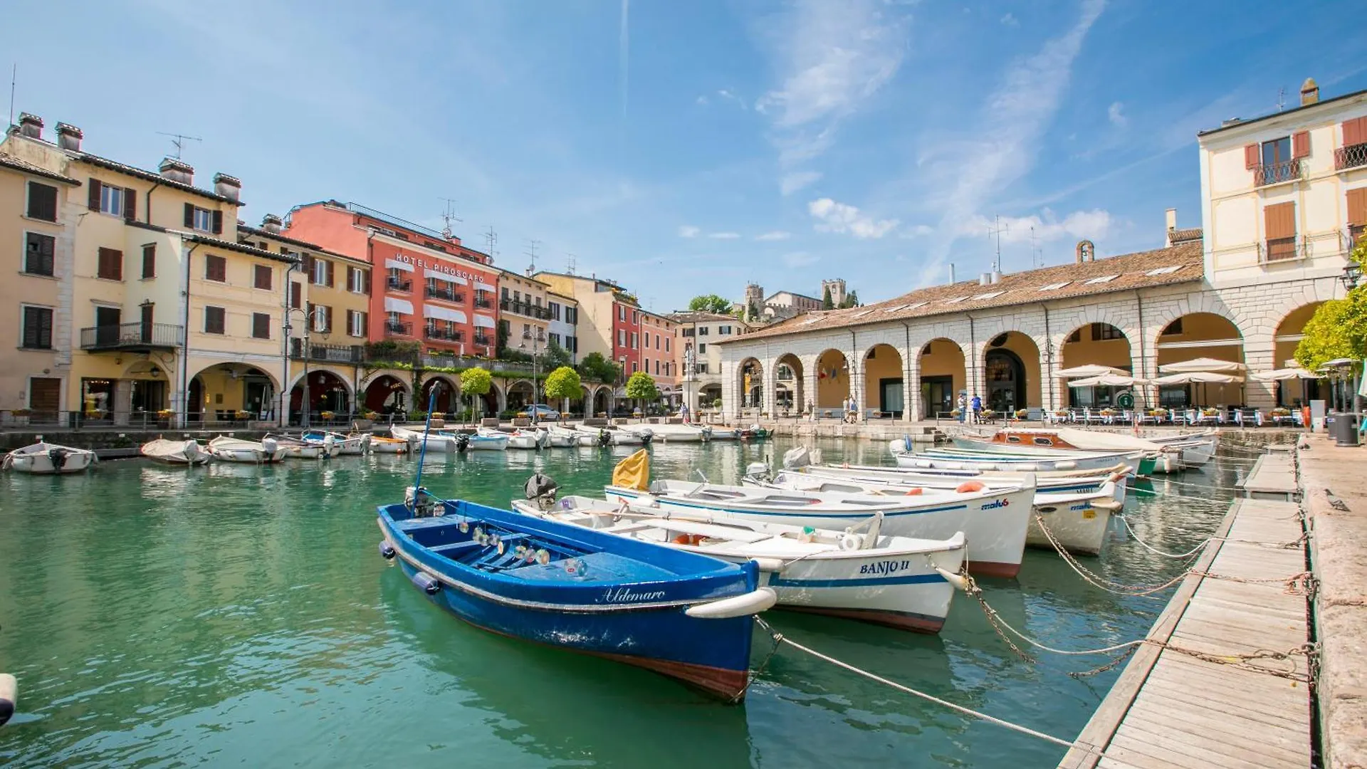 Çiftlik konaklama Cascina Crocelle With Lake View And Shared Pool Padenghe sul Garda İtalya