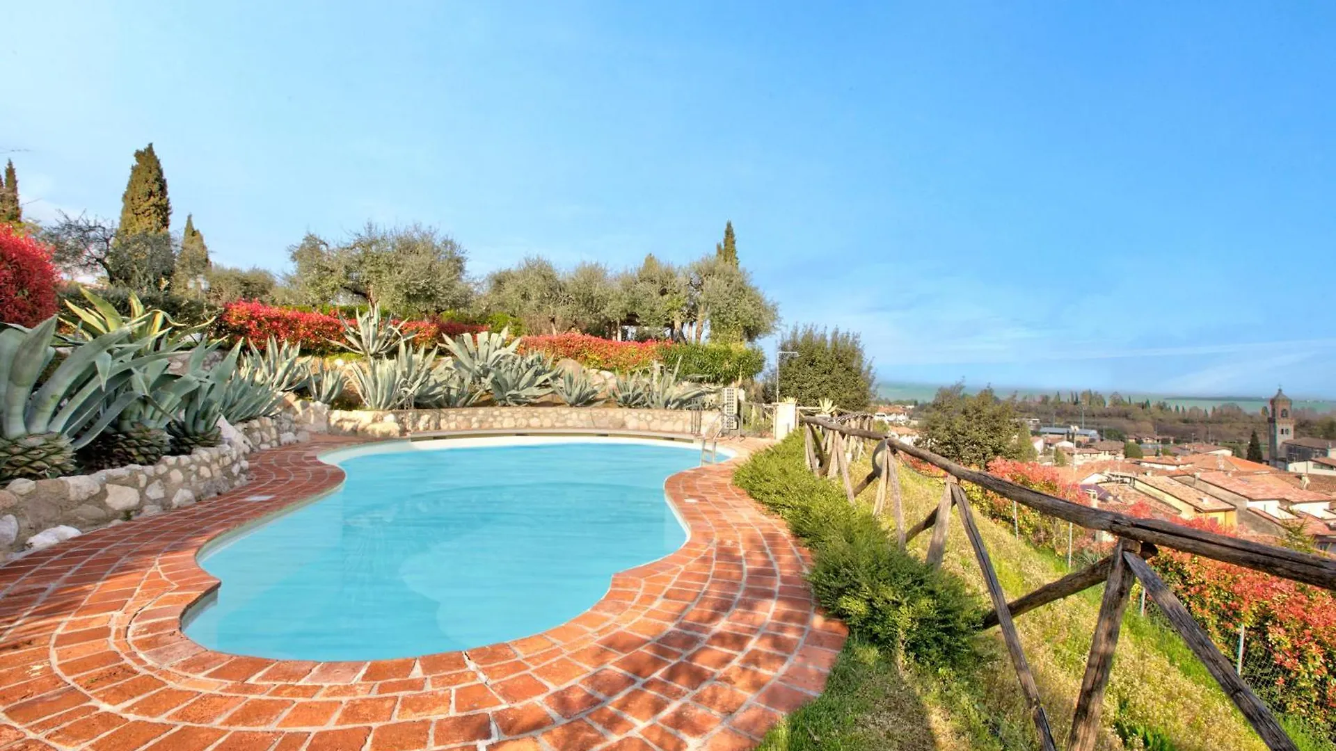 Çiftlik konaklama Cascina Crocelle With Lake View And Shared Pool Padenghe sul Garda