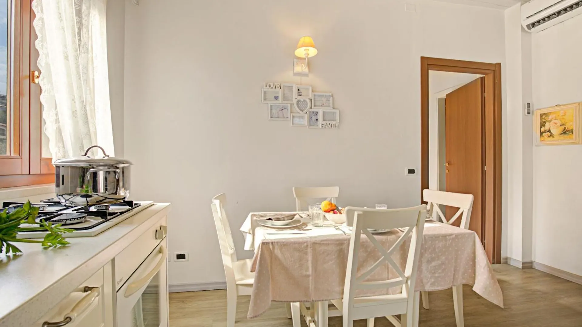 Κατάλυμα σε φάρμα Cascina Crocelle With Lake View And Shared Pool Padenghe sul Garda