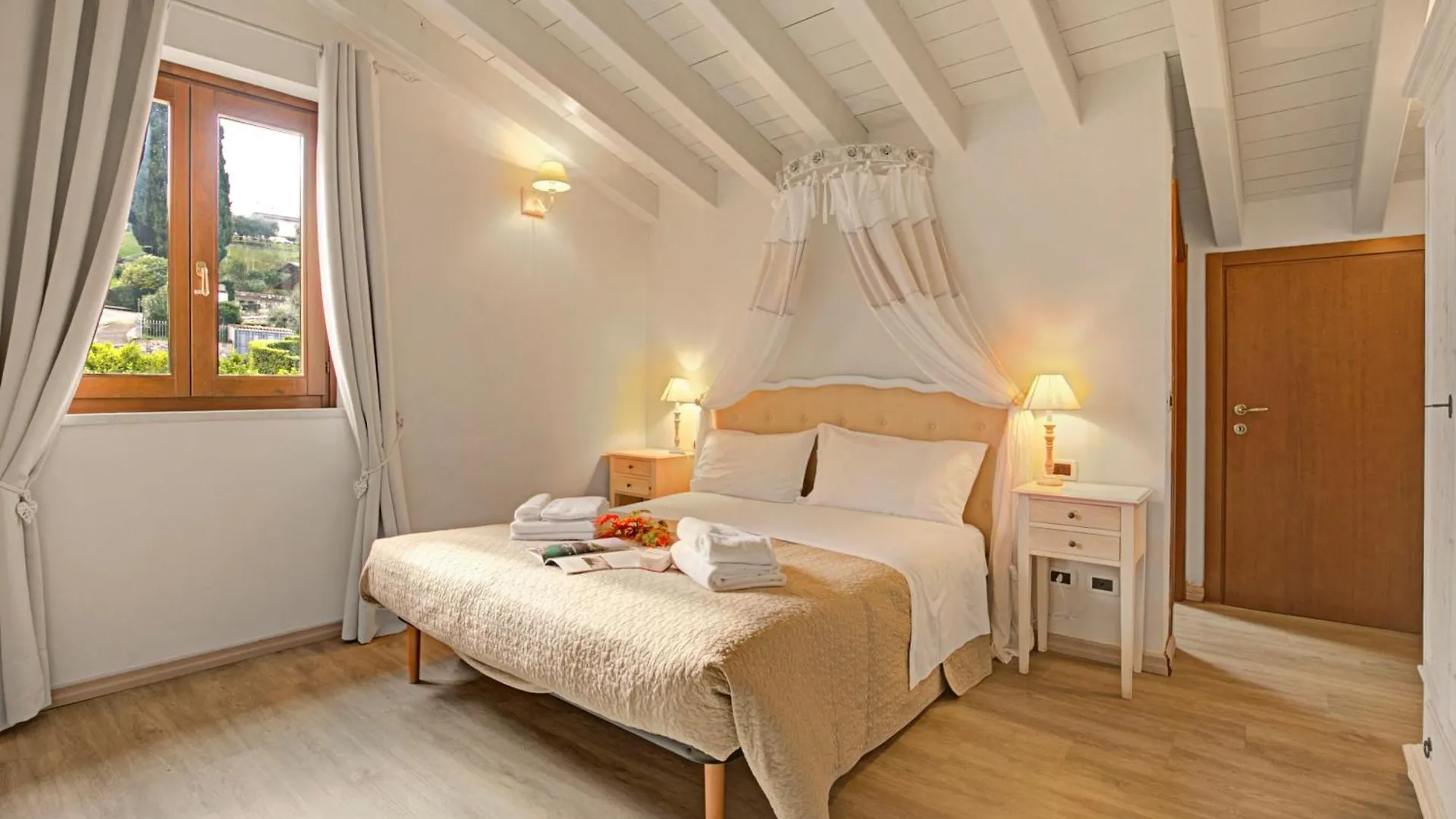 Cascina Crocelle With Lake View And Shared Pool Padenghe sul Garda 0*,  İtalya