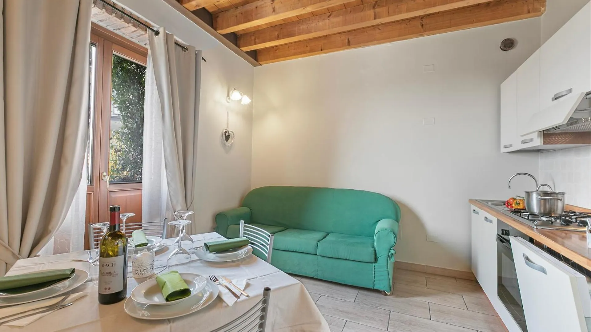 Çiftlik konaklama Cascina Crocelle With Lake View And Shared Pool Padenghe sul Garda İtalya