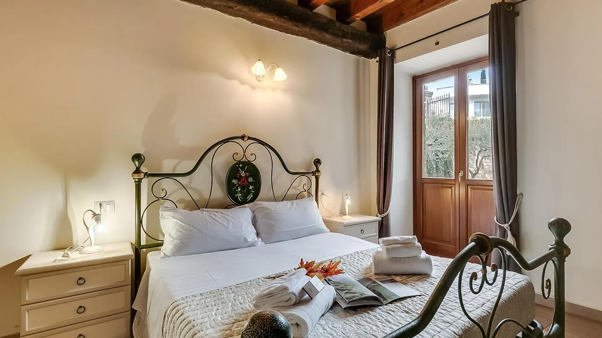 Çiftlik konaklama Cascina Crocelle With Lake View And Shared Pool Padenghe sul Garda