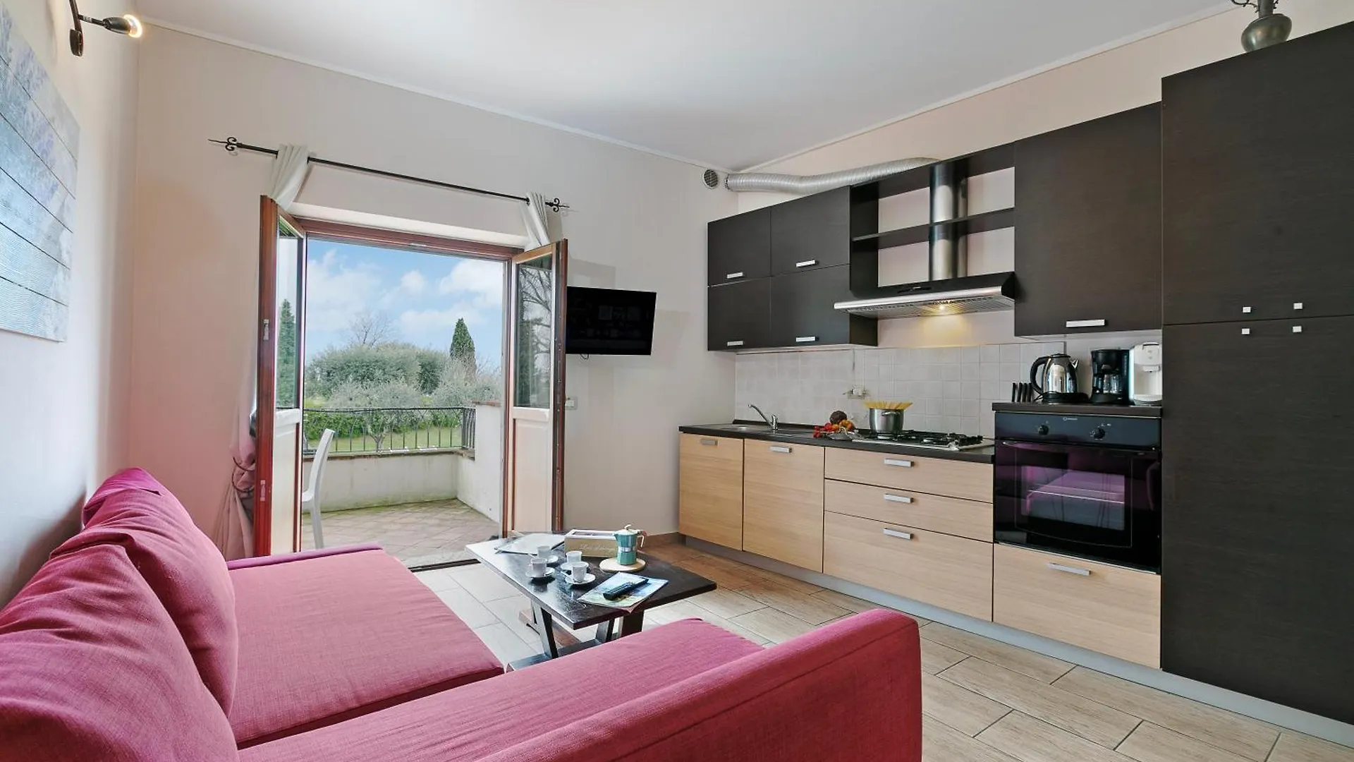 Cascina Crocelle With Lake View And Shared Pool Padenghe sul Garda Κατάλυμα σε φάρμα