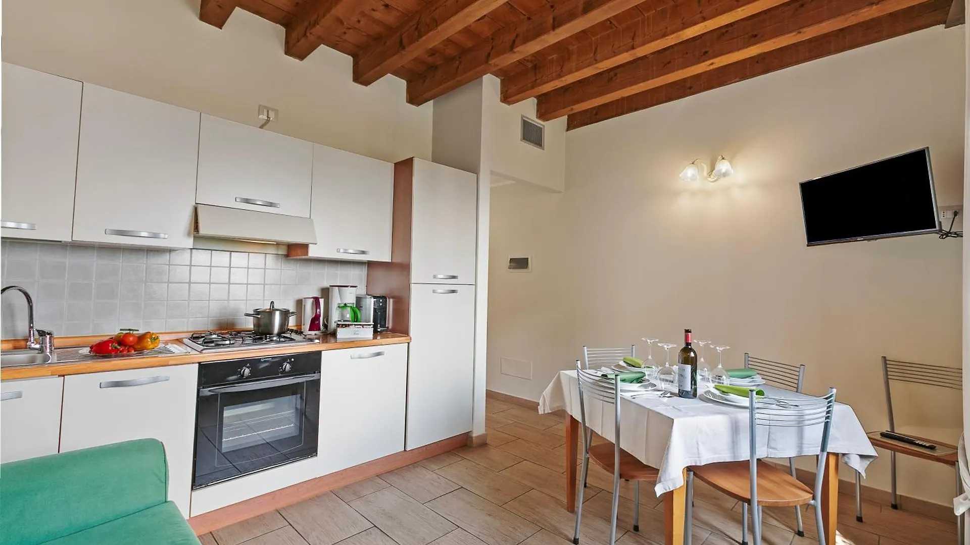 Cascina Crocelle With Lake View And Shared Pool 파뎅게술가르다 0*,  이탈리아