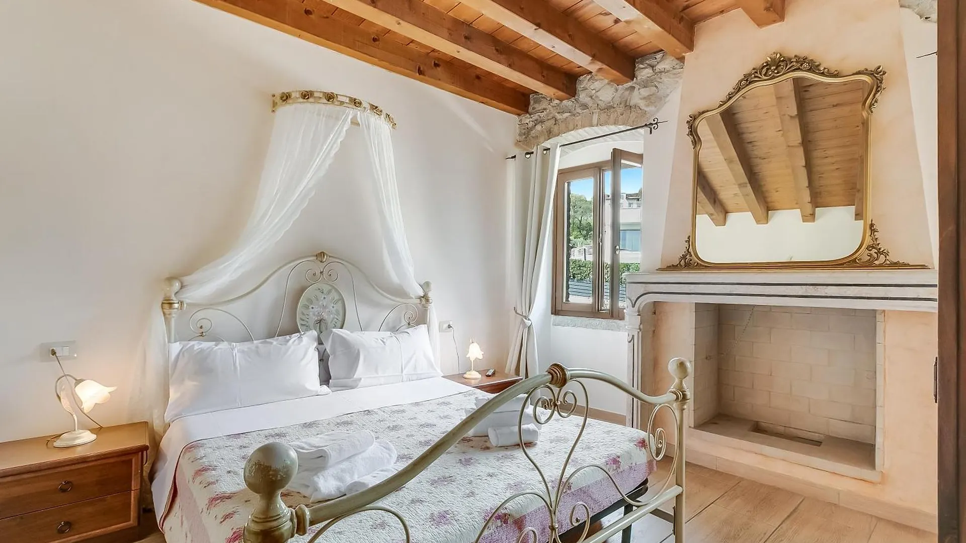 Cascina Crocelle With Lake View And Shared Pool 파뎅게술가르다 팜스테이