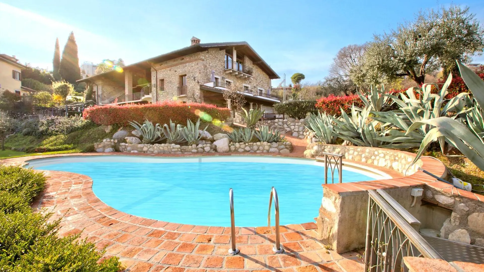 Kontakte von Cascina Crocelle With Lake View And Shared Pool