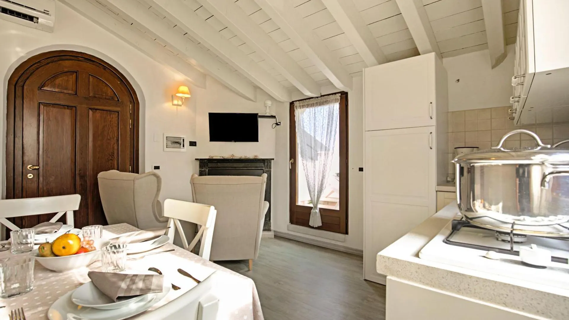 Cascina Crocelle With Lake View And Shared Pool Padenghe sul Garda
