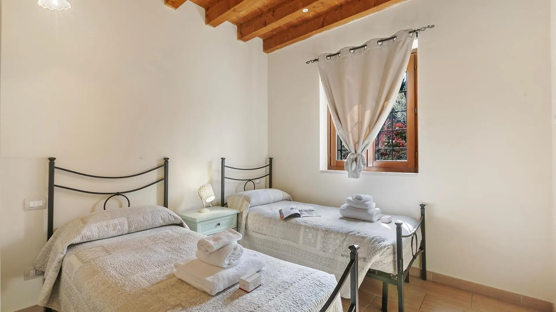 Bauernhof Cascina Crocelle With Lake View And Shared Pool Padenghe sul Garda
